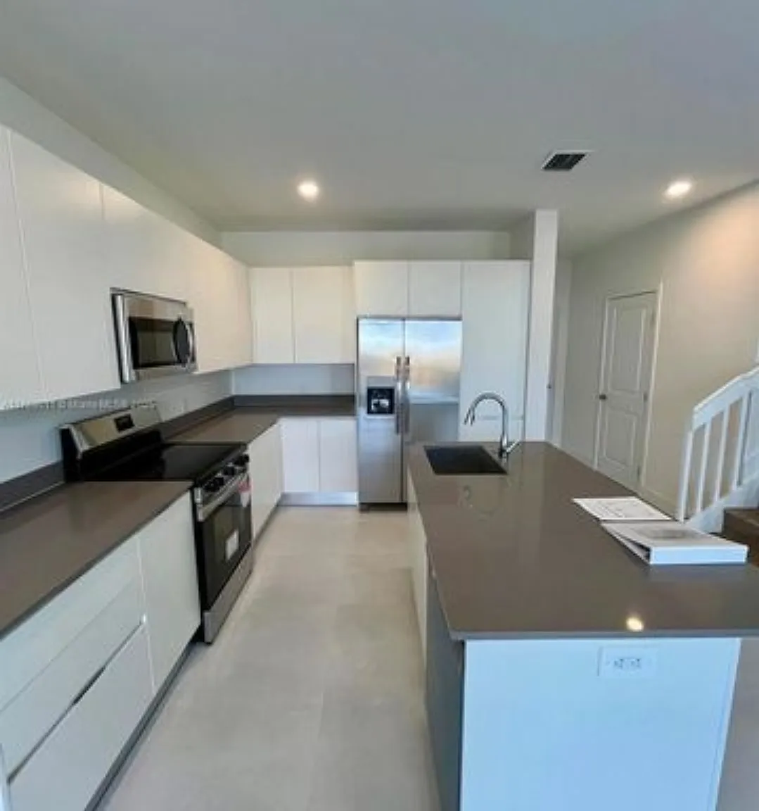 4 bed, 1898 sqft, $2,800 — Photo 4