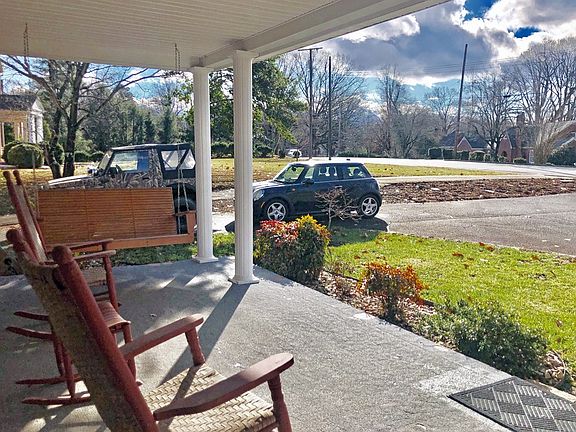 4th image of 809 Parkview Ave