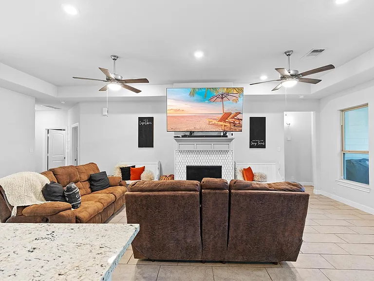 12140 Goliad Ln — Photo 8