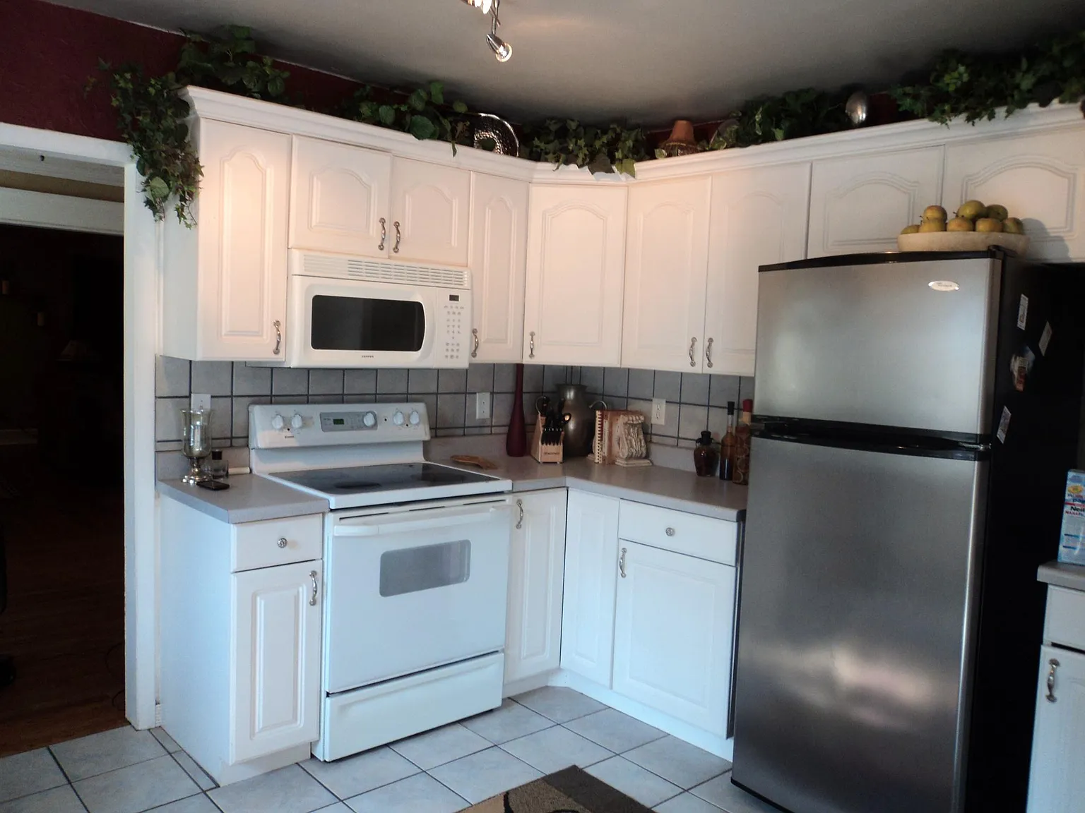 1201 Loma Dr — Photo 3