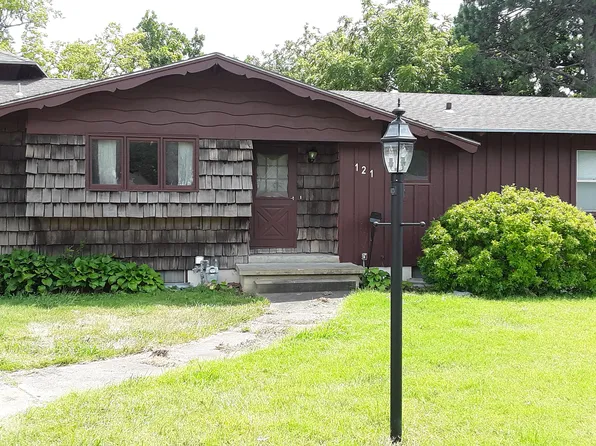 121 W 15th Ave, Emporia, KS 66801