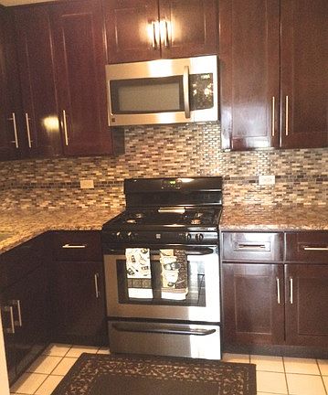 5th image of 1049 Ogden Ave #109