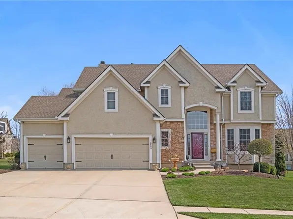 9609 N Crescent Ct, Kansas City, MO 64157