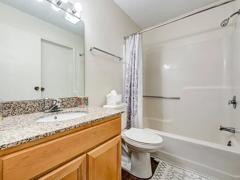 19-Silvertree+Communities-Model-Bathroom