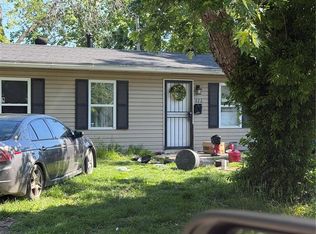 822 Saint Matthew Dr, Cahokia, IL 62206