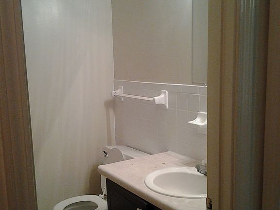 Bathroom #1 (1of2)