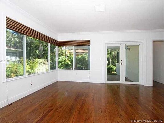 4th image of 930 Aguero Ave