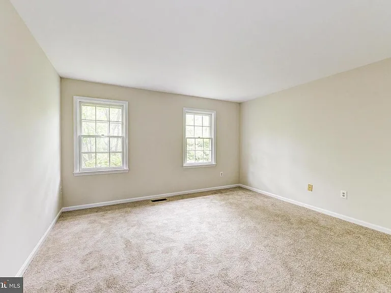 8904 Barrowgate Ct — Photo 14