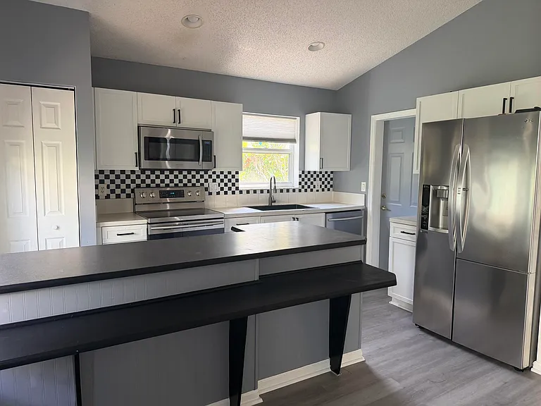 1852 Capeside Cir — Photo 4