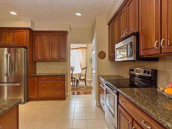 4th image of 10290 River Run Ln