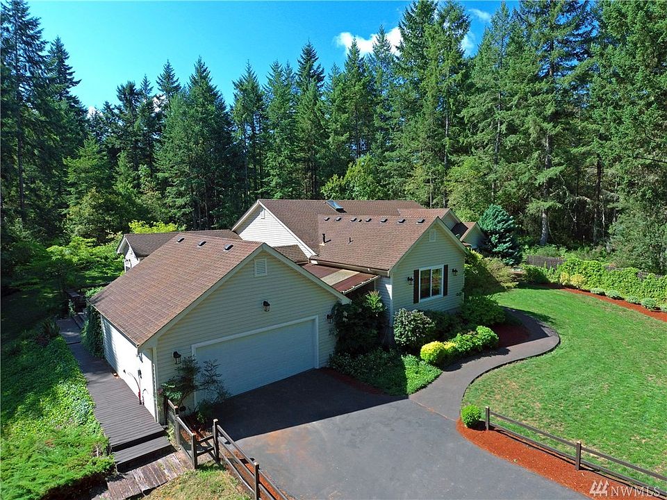 This is an easy home to love & enjoy!
