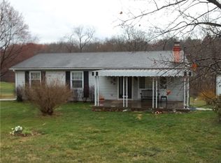 527 Glade Mills Rd, Valencia, PA 16059