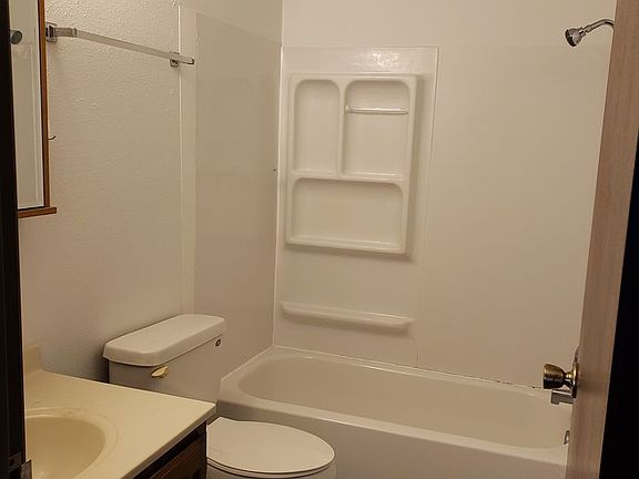 4th image of 603 11th St NE APT 2