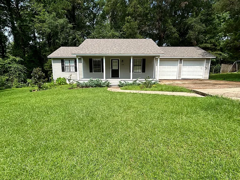 125 Oakwood Dr — Photo 1