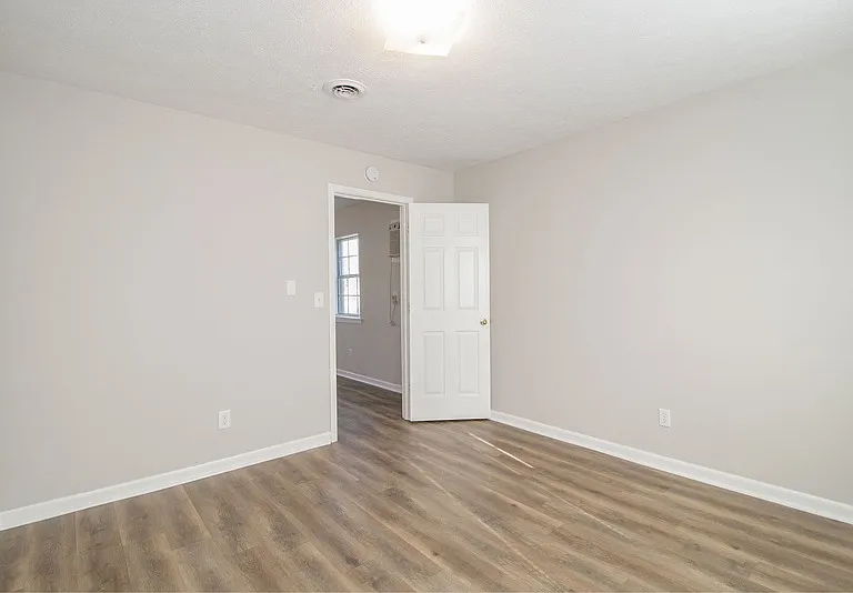 404-18 Thompsonville Ln — Photo 13