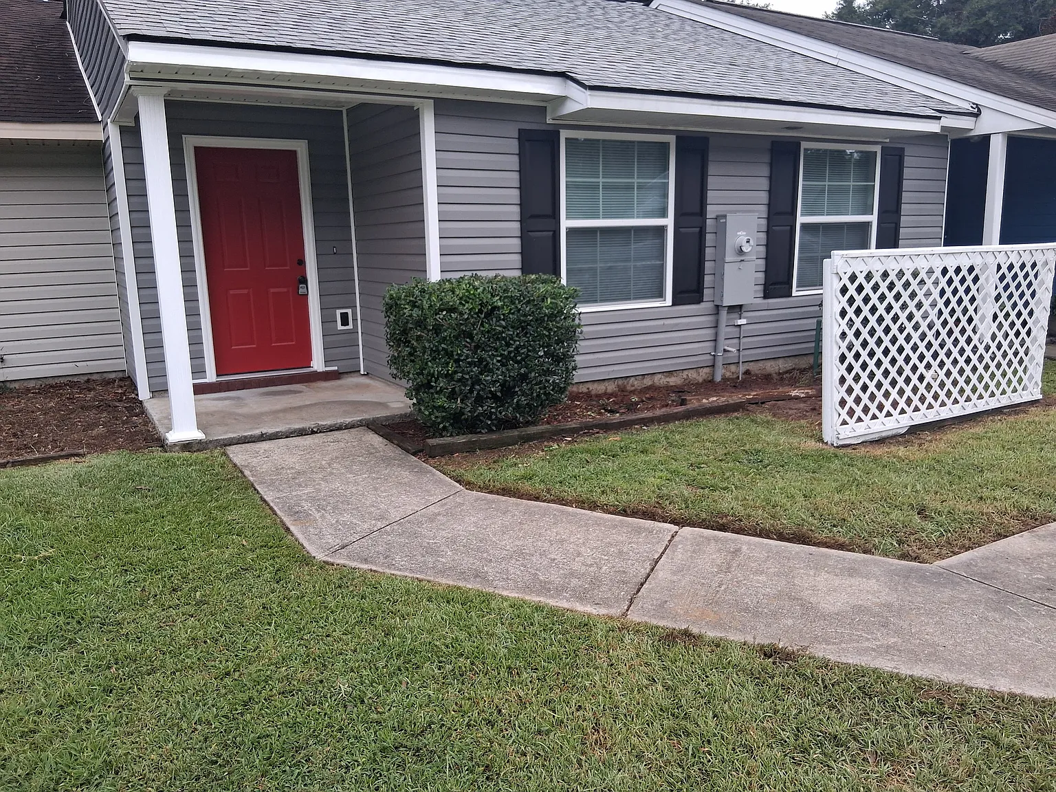 323 Somerset Dr — Photo 2