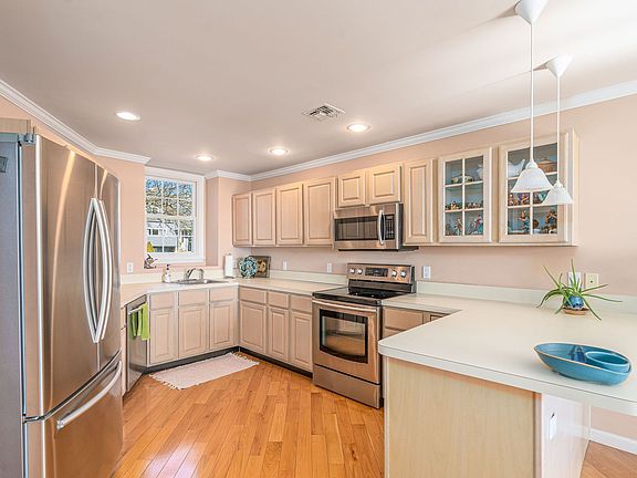 4th image of 755 Meadow Ct #E19