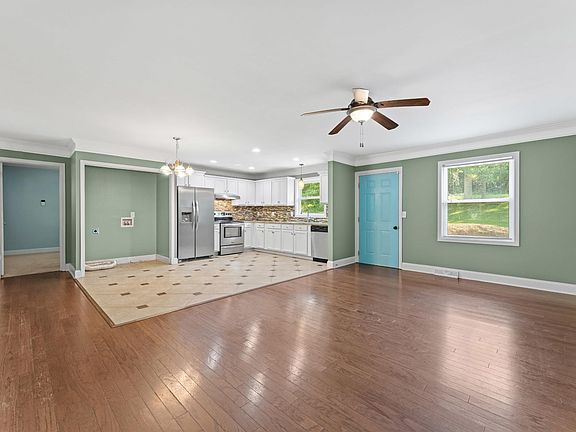 5th image of 104 Pinonwood Ct