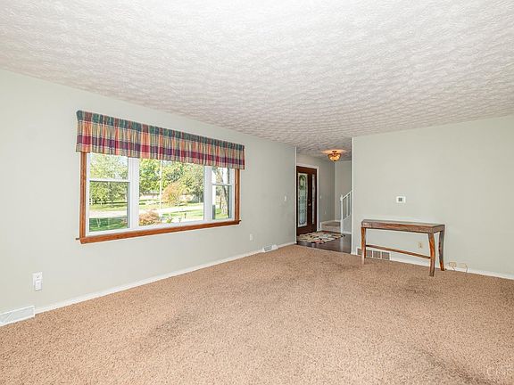 3rd image of 552 Greenlea Dr