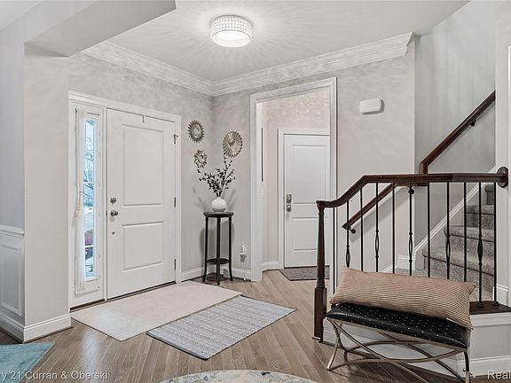 3rd image of 42908 Cardinal