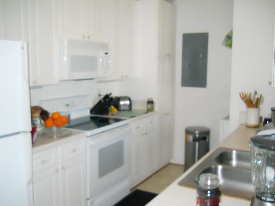 Nice kitchen overlooks dining area