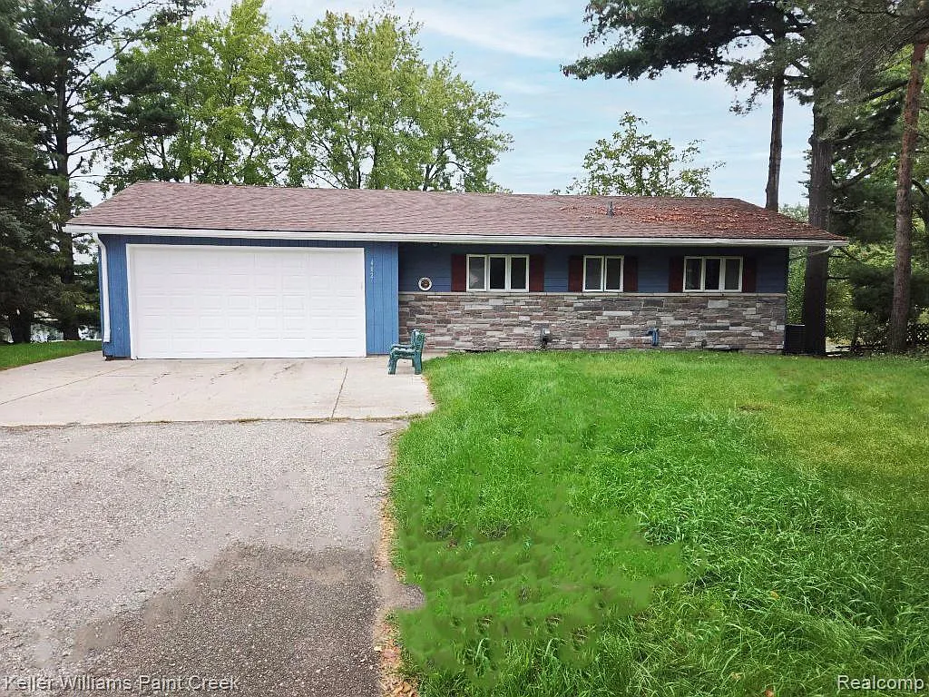 3 bed, 2.0 bath, 2450 sqft, $2,400 — Photo 2