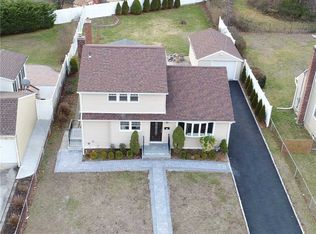 40 Salem Rd, Hicksville, NY 11801