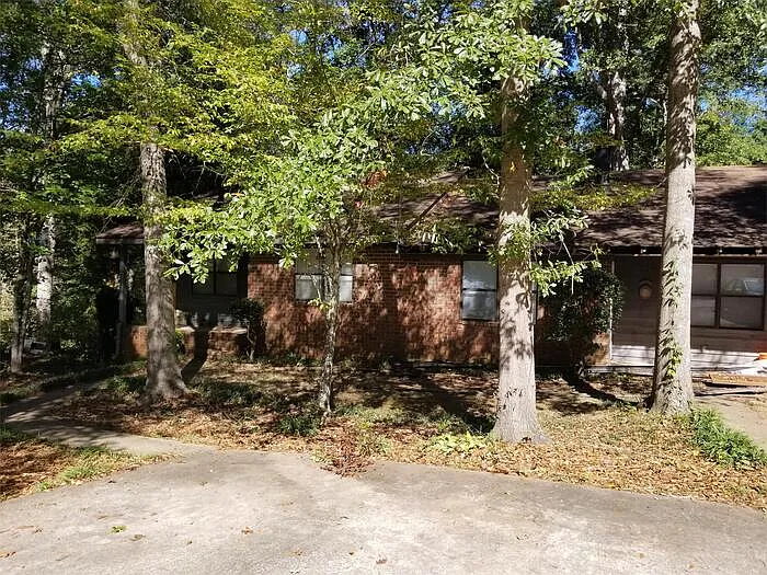 2 bed, 1.0 bath, $1,300 — Photo 2