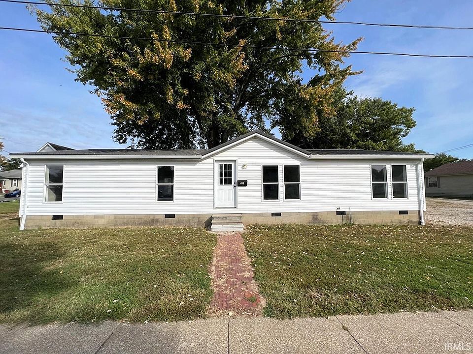 1st image of 704 E 1st St