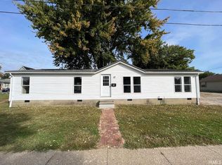 704 E 1st St, Huntingburg, IN 47542