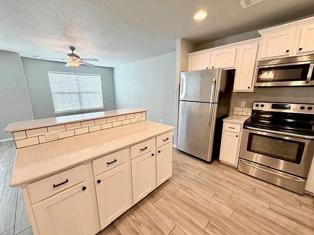 287 S Breakwater Ln — Photo 5