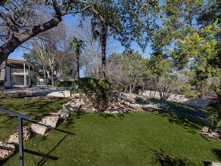 132 Lakeway Dr — Photo 7