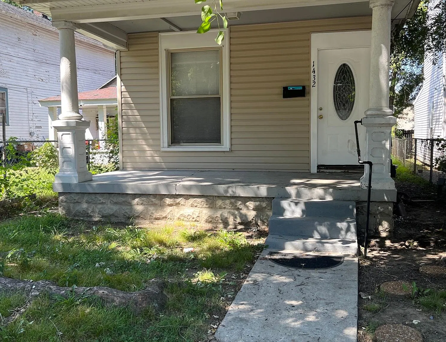 3 bed, 900 sqft, $1,250 — Photo 1