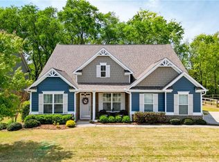 8 Stately Oaks Dr SE, Cartersville, GA 30120