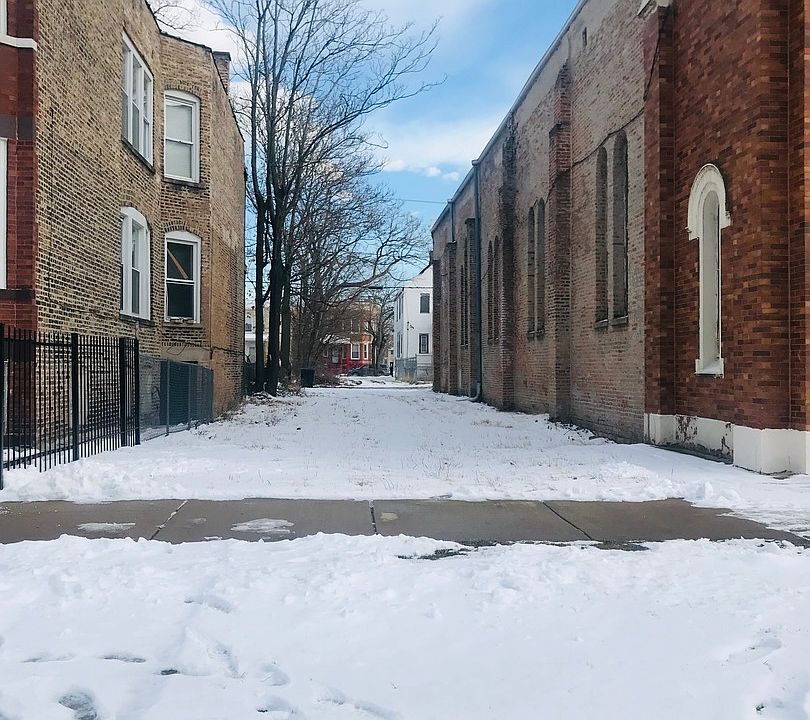 2nd image of 5953 S Peoria St