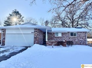 841 Smoky Hill Rd, Lincoln, NE 68520