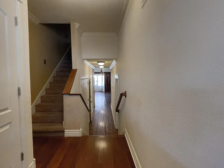 215 N Wright St — Photo 15