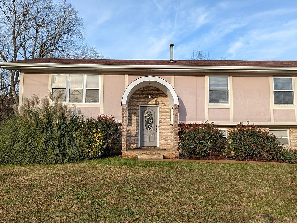 1st image of 833 N Valley Wood Cir