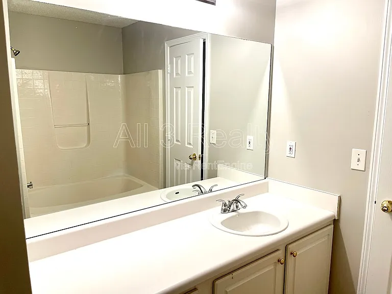 311 Coral Cir — Photo 10