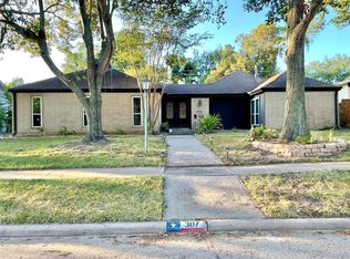 307 Whitecap Dr, Seabrook, TX 77586