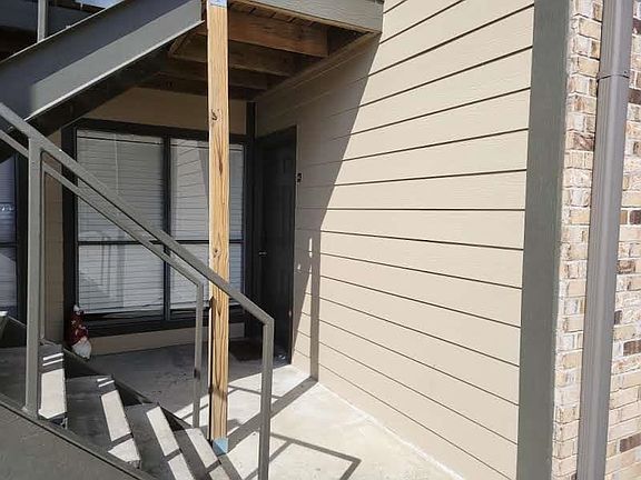 2nd image of 1020 W McNeese St APT 8C