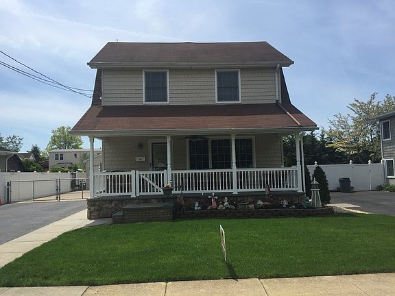 2nd image of 139 Roosevelt St