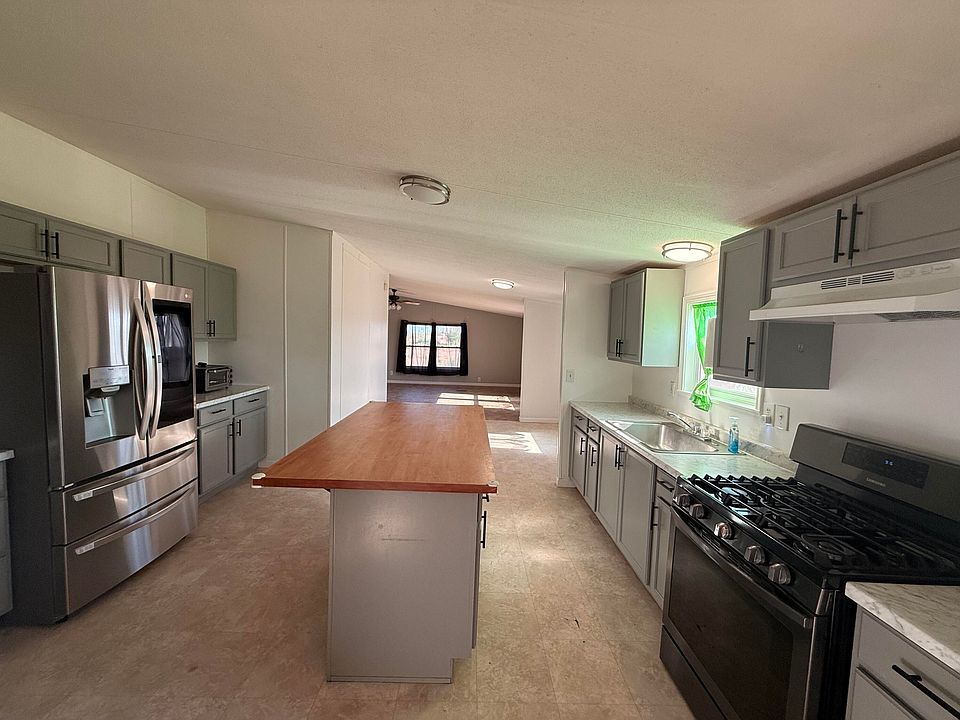 1st image of 9 Tamarack Rd
