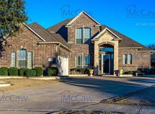 2812 Windy Point Dr, Grand Prairie, TX 75052