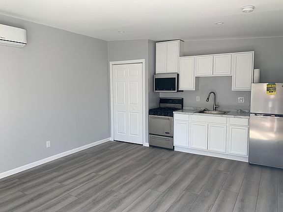 3rd image of 6503 1/2 Quartz Ave