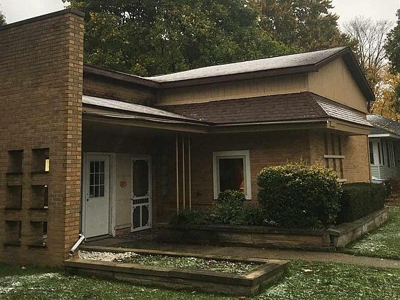 2nd image of 221 Eaton St