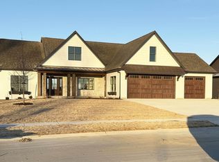 5014 Lakeside Ct, Bettendorf, IA 52722
