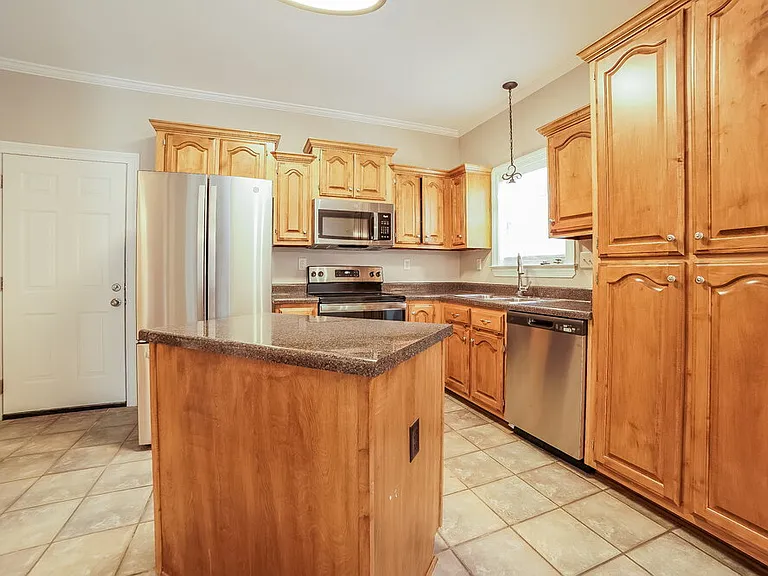 2875 Liverpool Ln — Photo 6