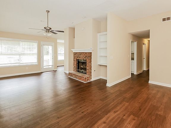 5th image of 205 Saint Charles Ave