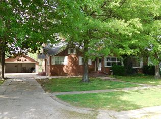 210 W 3rd St, Rector, AR 72461